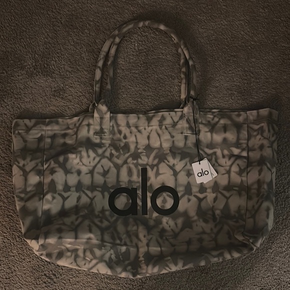 ALO Yoga Gray Graphic Tote with Classic Design - Picture 1 of 1